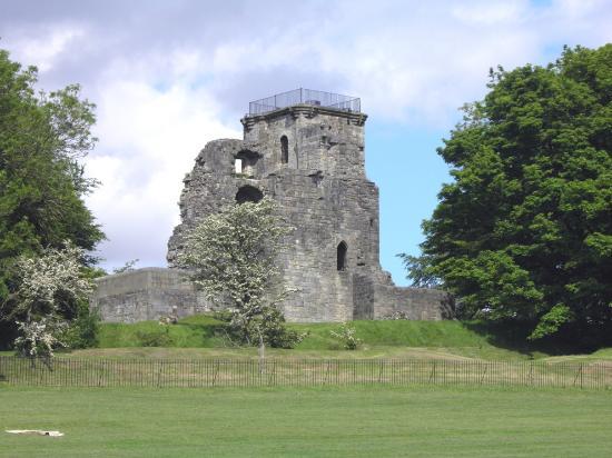 Crookston Castle